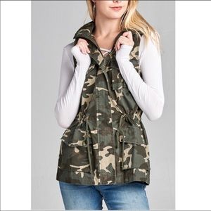 Camo utility vest with hood
